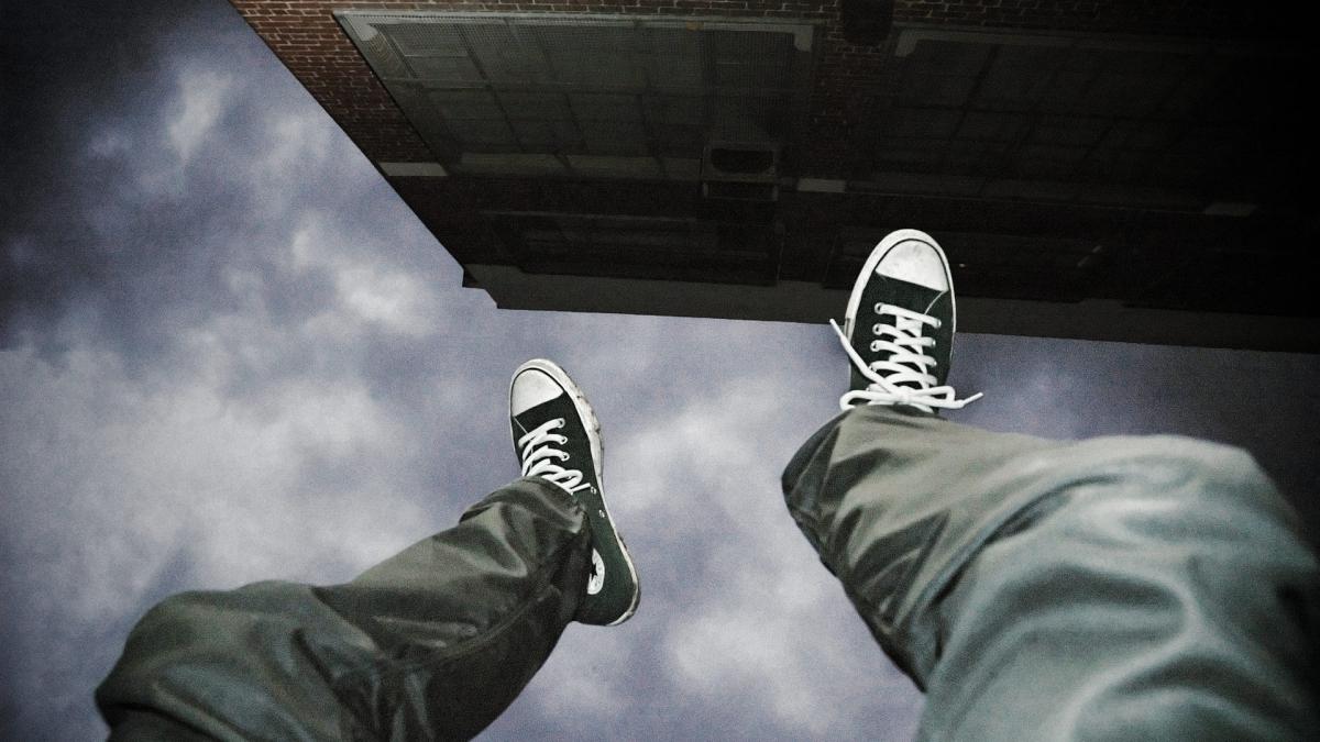 sinucidere in bucuresti un tanar s a aruncat de la etajul 5