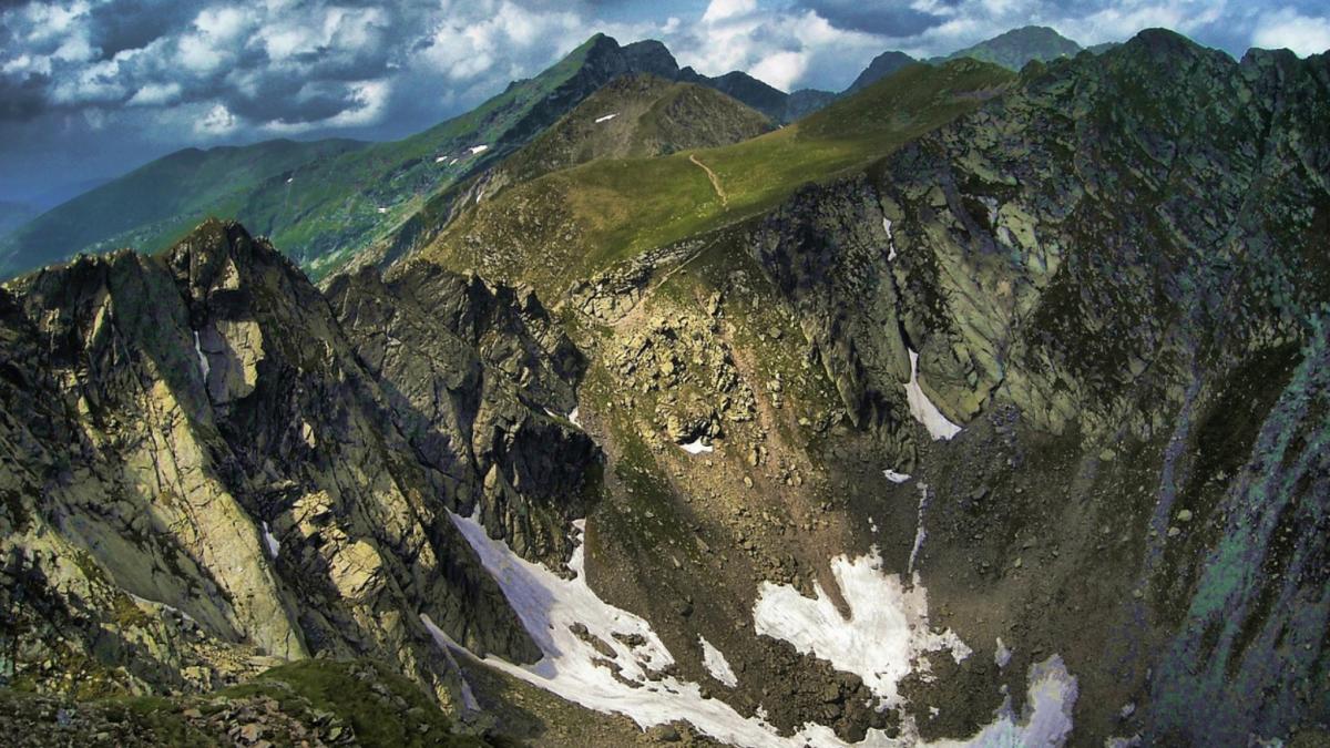 putini romani stiu asta de ce varful moldoveanu se numeste asa