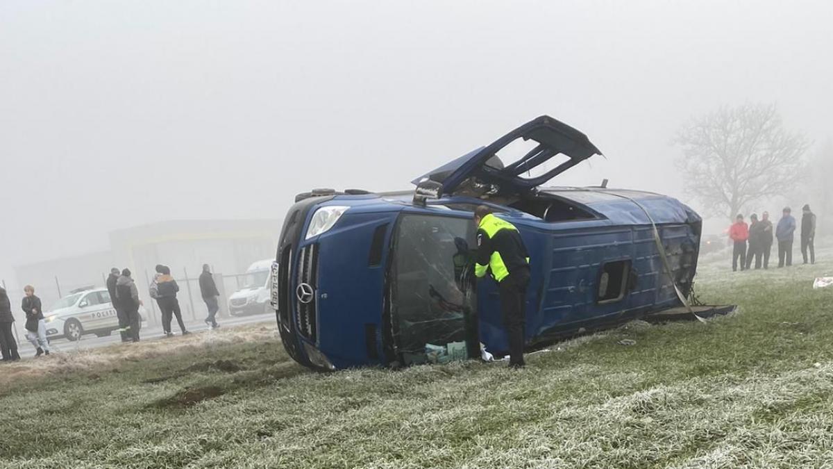 accident cumplit in constanta un microbuz s a rasturnat doi morti si 18 raniti grav foto