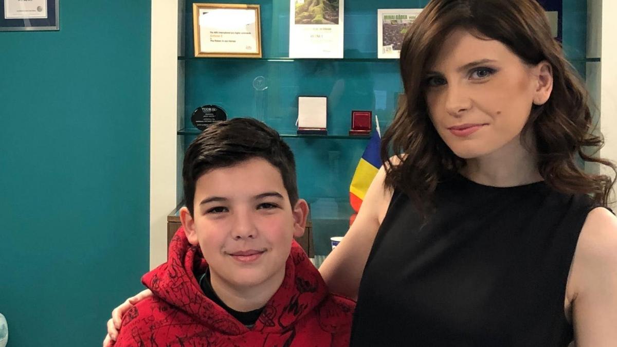 surpriza in platoul antenei 3 co prezentatorul violetei moroianu de la stirile sportive are doar 12