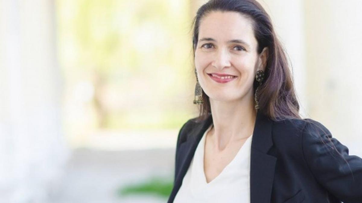 clotilde armand numara cozonacii si sticlele de vin de la compania nationala de investitii