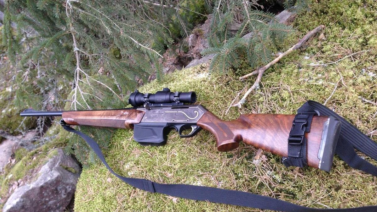 o femeie s a impuscat singura in fata in timp ce se afla cu sotul la vanatoare