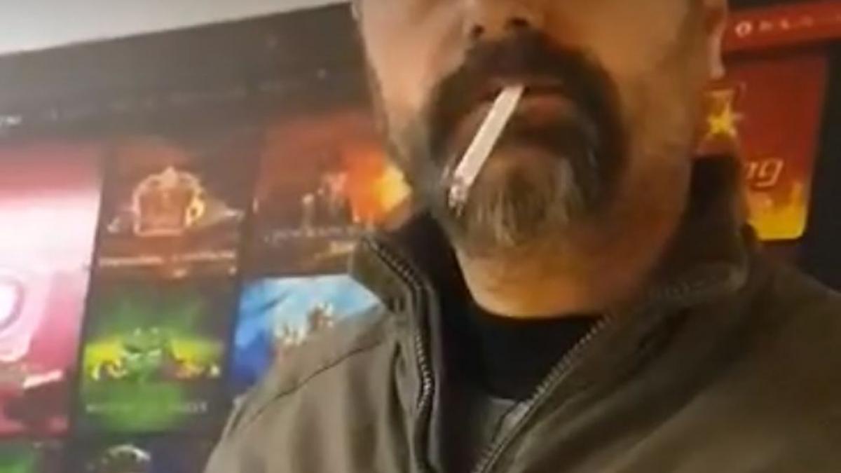 barbat filmat in timp ce fuma la metrou in bucuresti cum a reactionat dupa ce i s a atras atentia