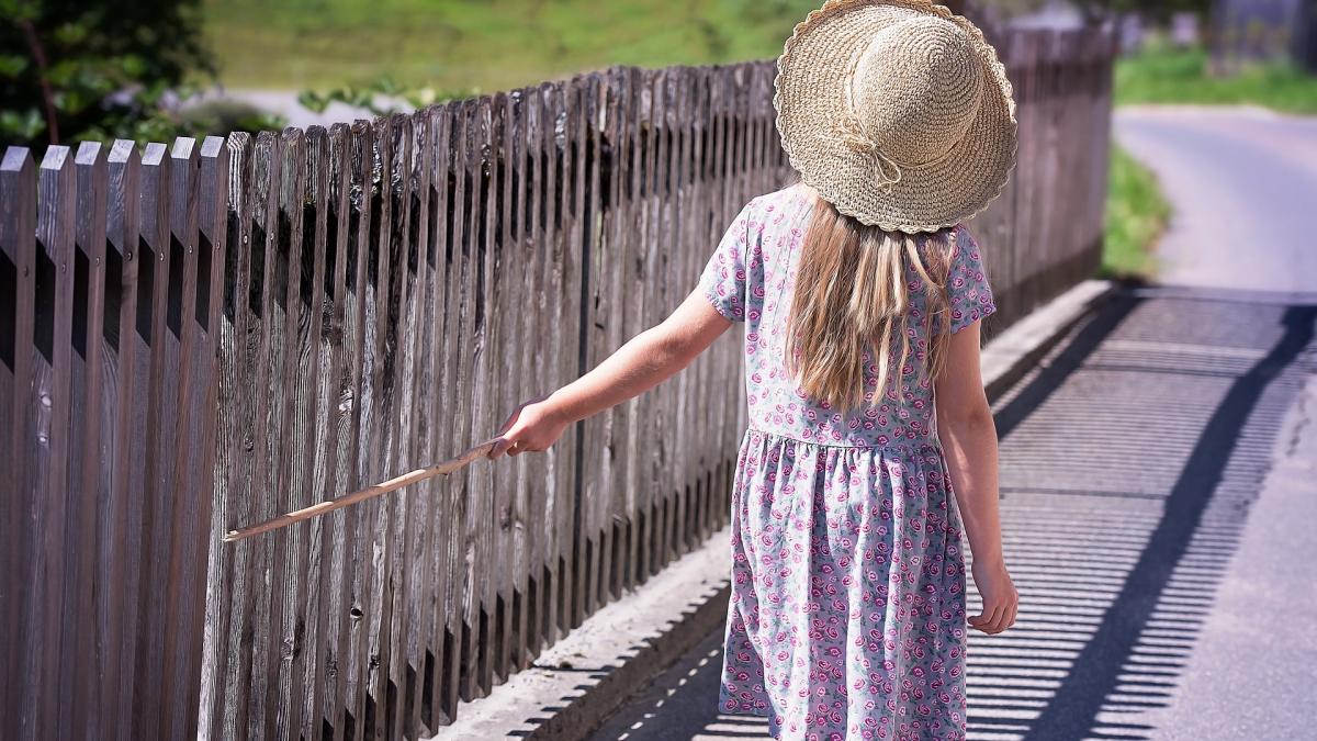 avea doar sase ani cand pentru ea a inceput cosmarul a fost violata de propriul sau tata iar abuzul