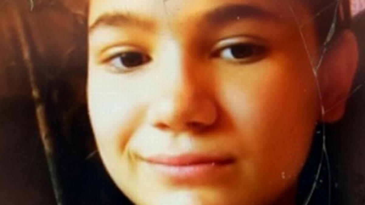 simona gina are 12 ani si a disparut fara urma in timp ce se afla la scoala familia o cauta