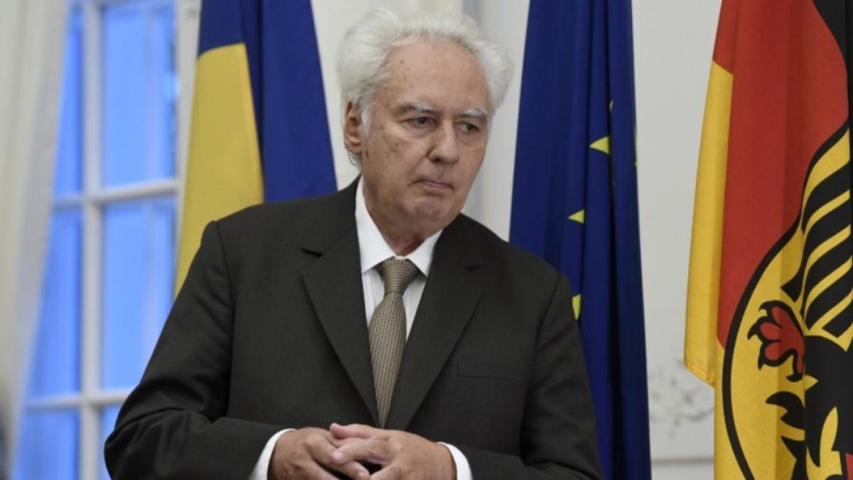 istoricul lucian boia decorat de presedintele ungariei romanii ar trebui sa accepte si sa respecte