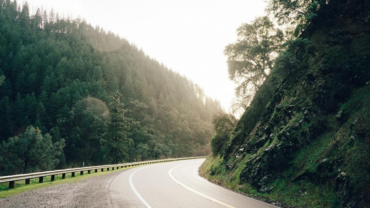 milioane de soferi traverseaza anual serpentinele de pe dealul negru din valcea putini stiu insa de