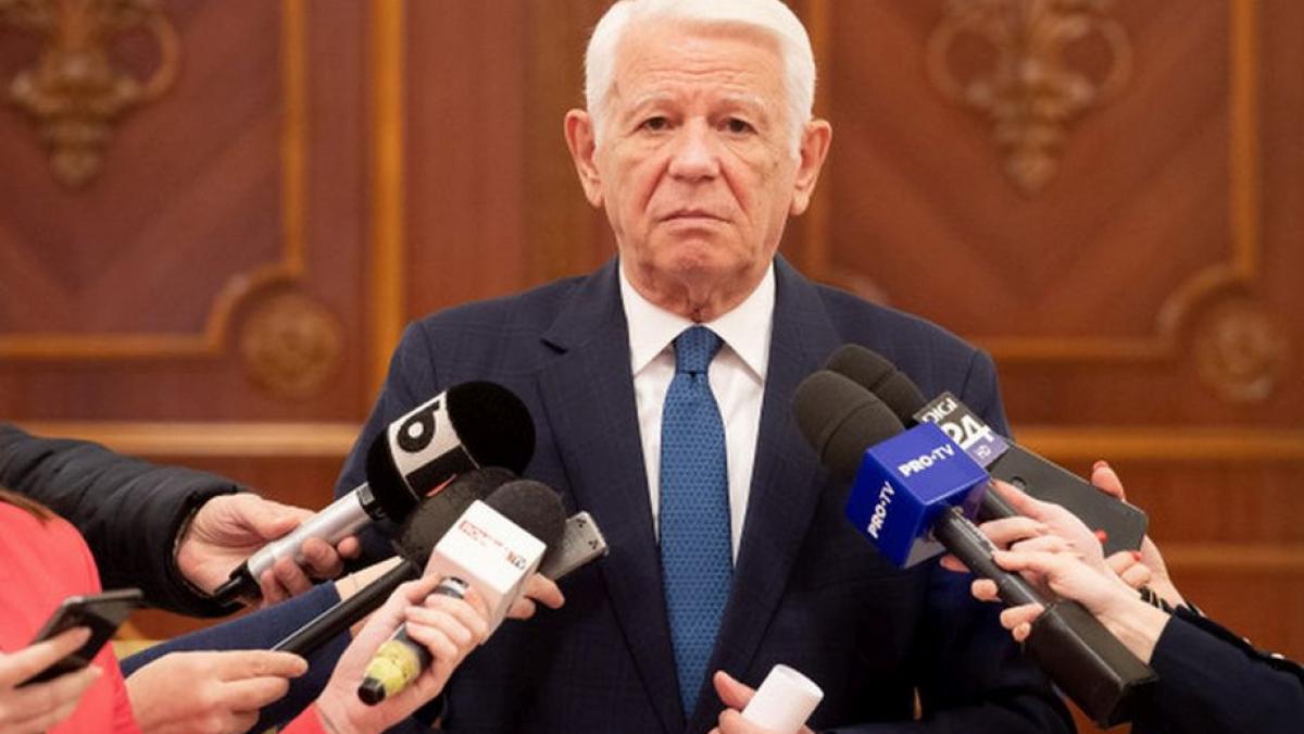 teodor melescanu nu demisioneaza de la sefia senatului pana la publicarea deciziei ccr in monitorul