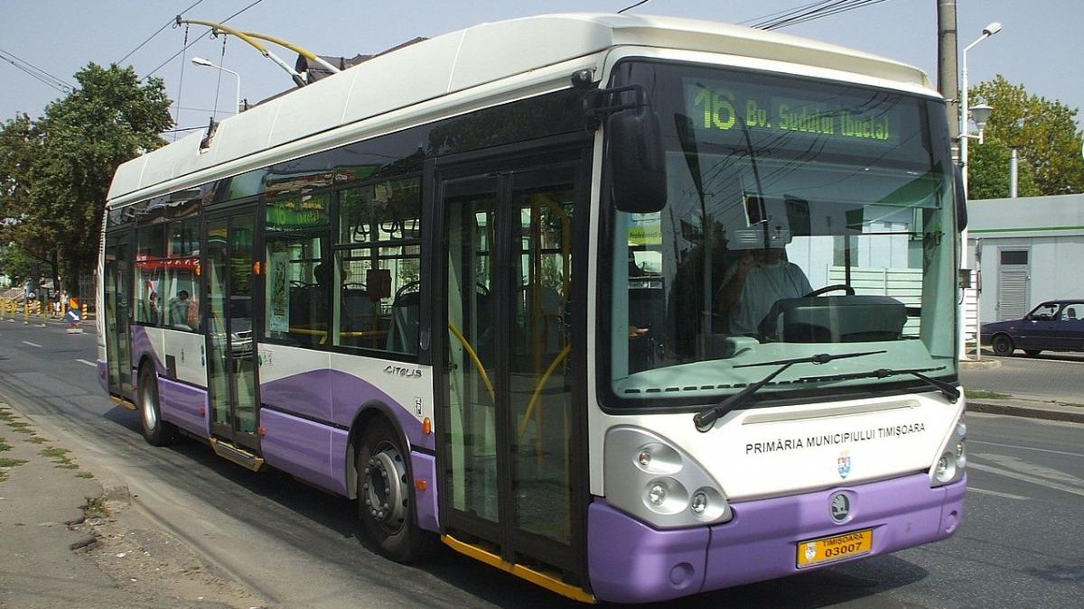 a fost concediat pentru o postare pe facebook cum si a umilit sefii un sofer de trolebuz din