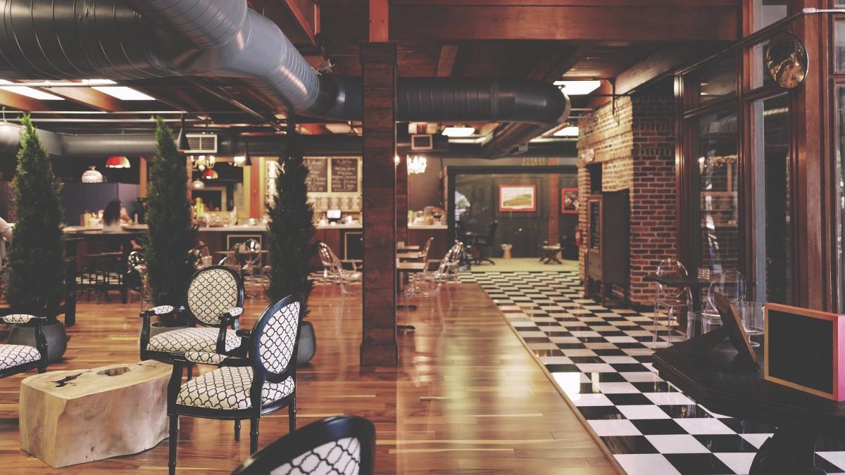 clientii unui hotel au crezut ca nu vad bine cand au vazut ce se afla pe hol e ca si cum te ai