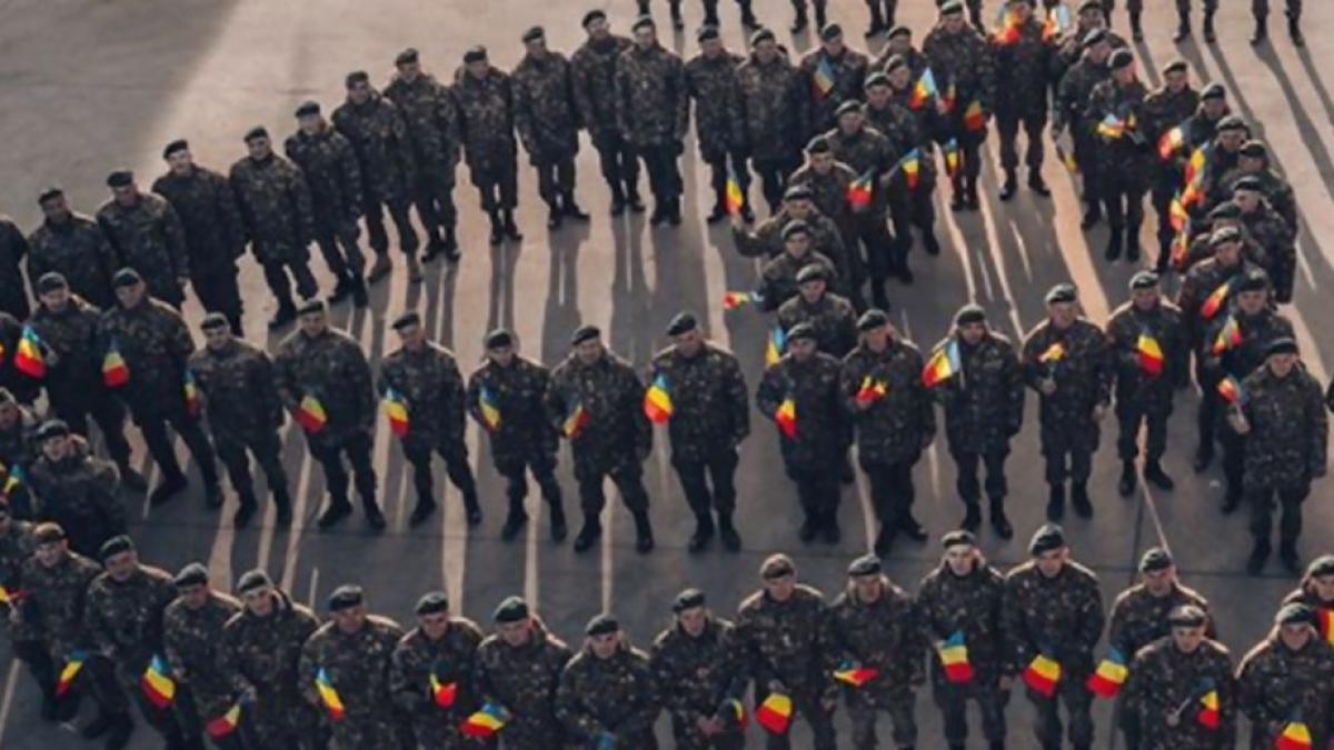 imaginea devenita virala pe net cum au fost pozati mai multi angajati mapn de ziua unirii