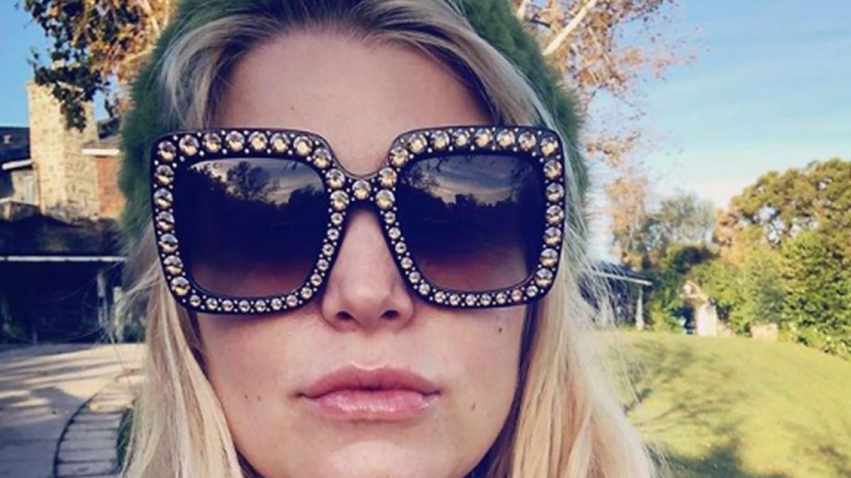 jessica simpson a dezvaluit ca a fost abuzata sexual in copilarie trauma a facut o dependenta de