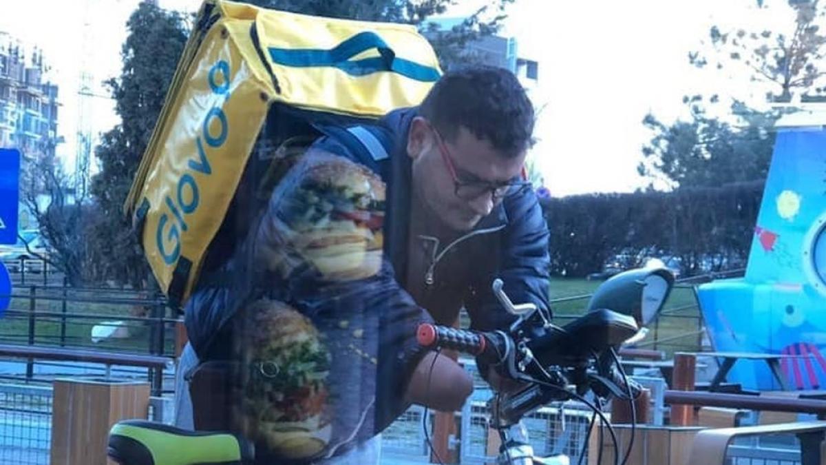 florin nu are maini dar asta nu l a impiedicat nicio clipa sa munceasca povestea incredibila a unui