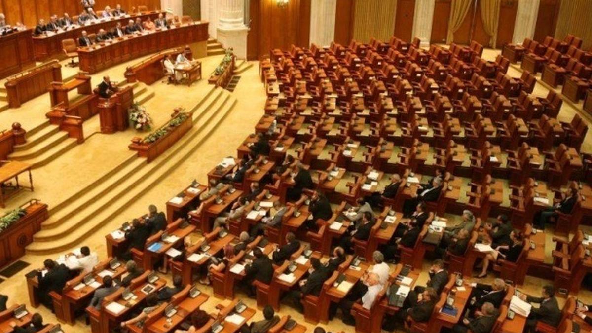 ultimele ore de negocieri inaintea sesiunii extraordinare parlamentarii vor vota legea privind