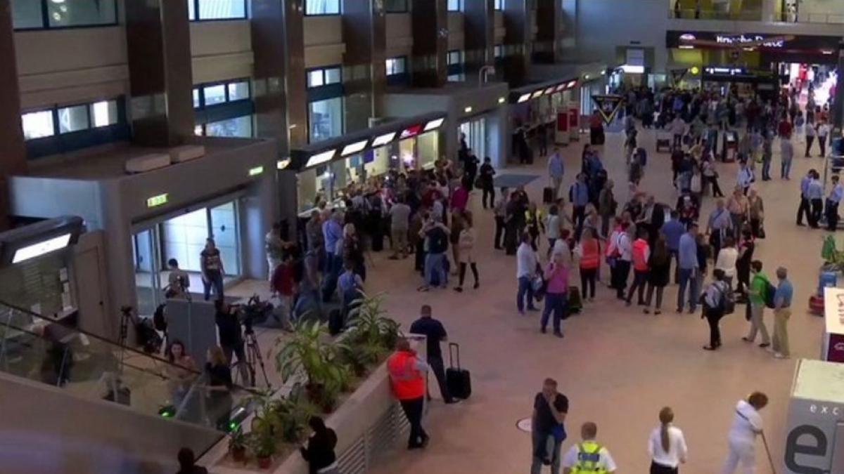 alerta in tara 25 de romani s au intors din china focarul gripei masuri speciale pe aeroport