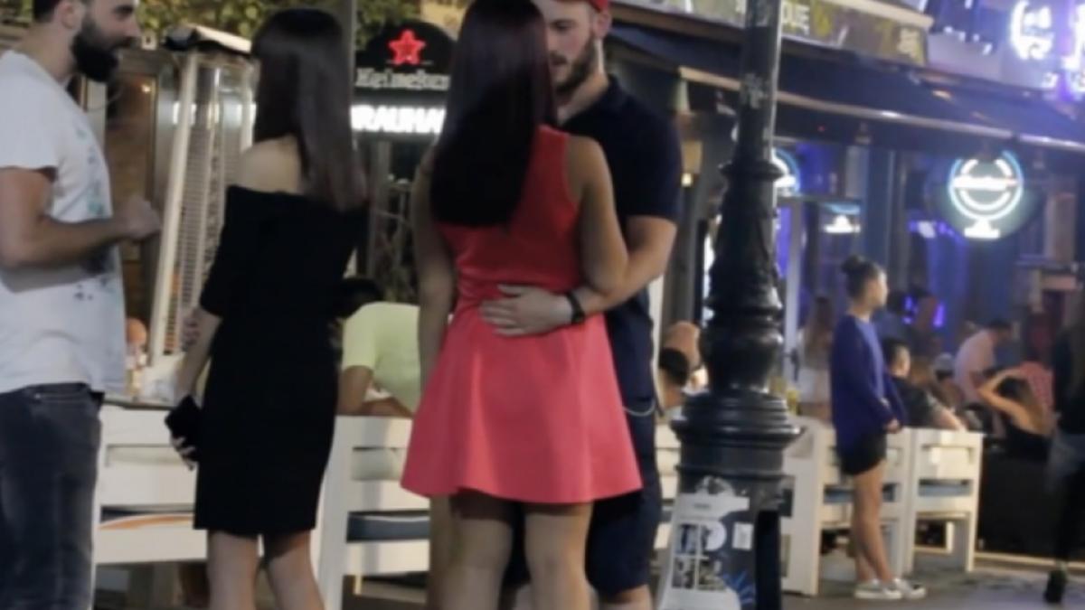 cum agata un turist fete in bucuresti imaginile au devenit virale video