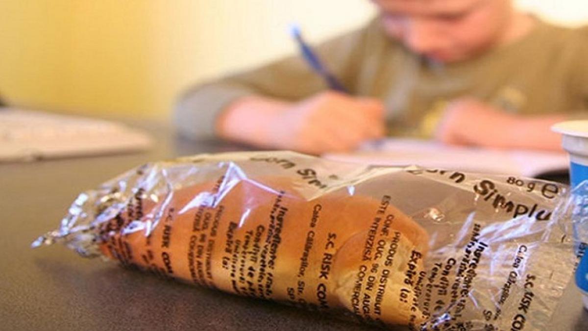 dosar penal pentru doi copii care au furat cornuri si lapte de la scoala