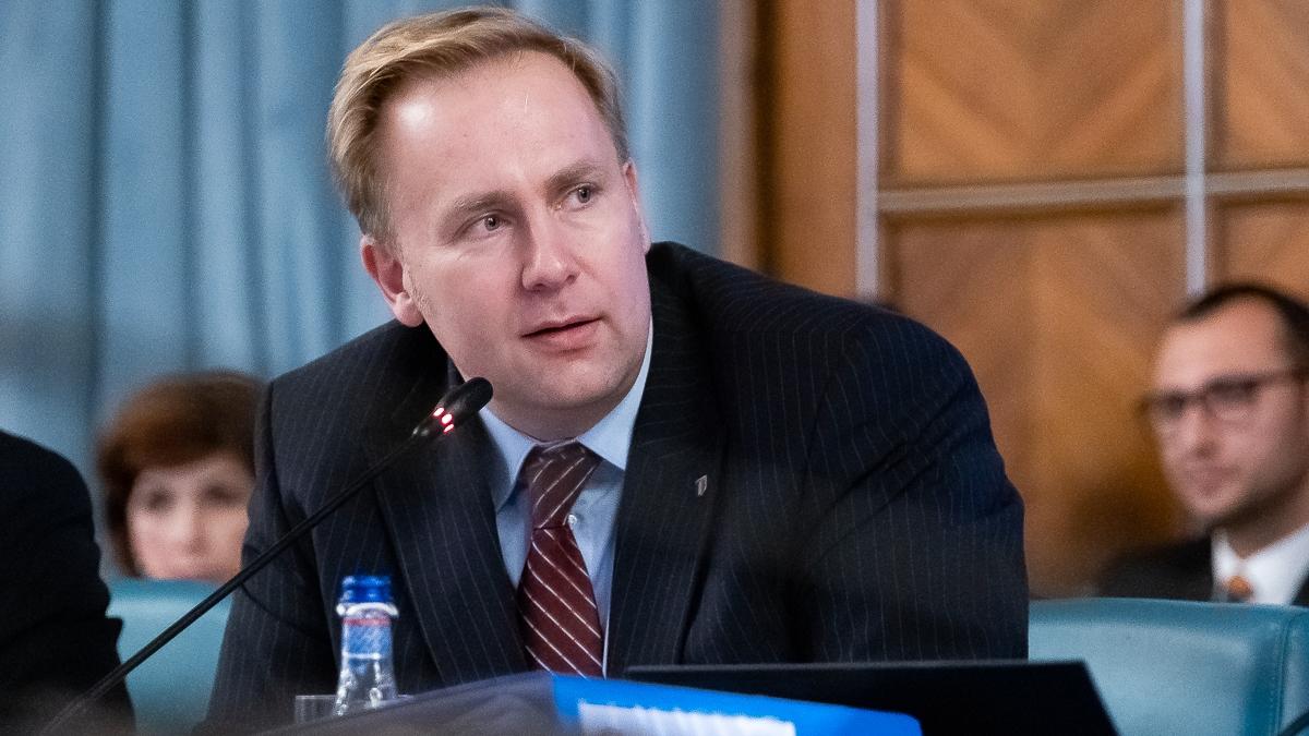 ministrul sanatatii sustine ca opereaza gratis in timpul sau liber cu acordul ani timpul liber imi