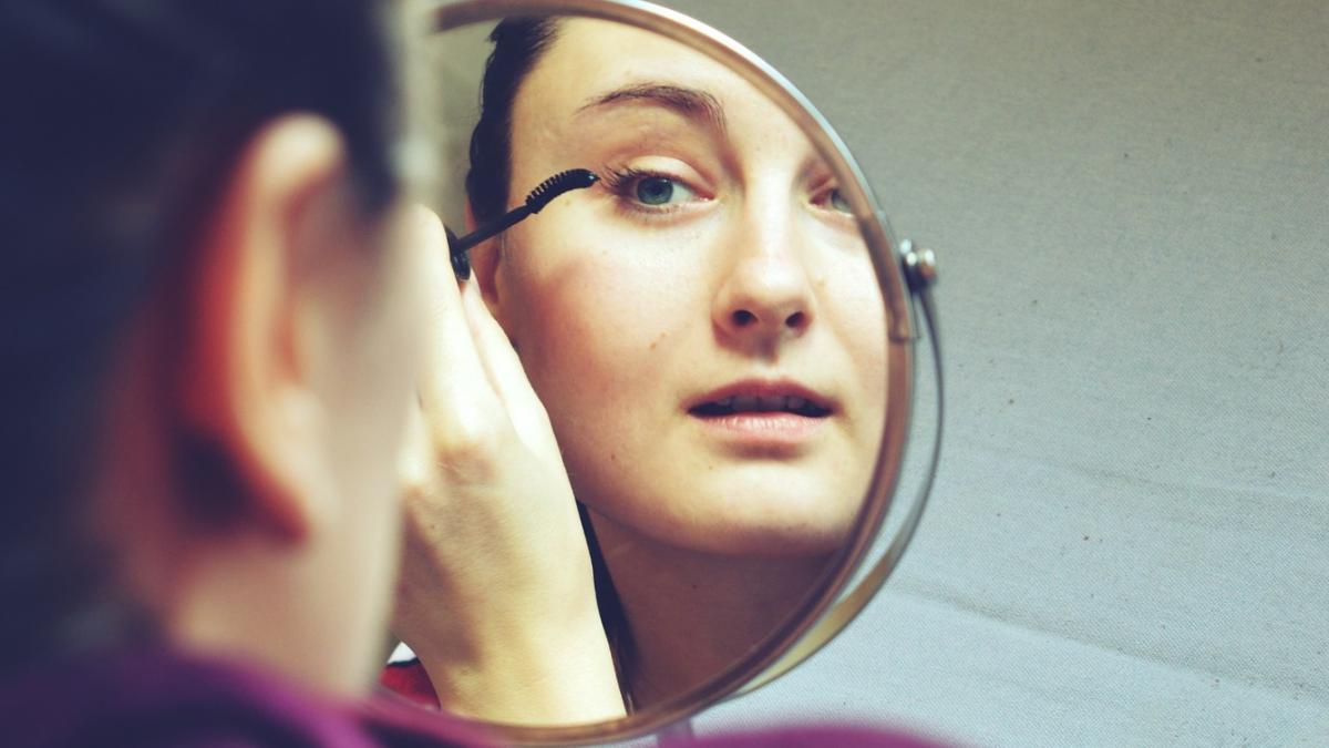 romanca stabilita in statele unite a trimis o avere in tara ca sa scape de sotul pe care il banuia