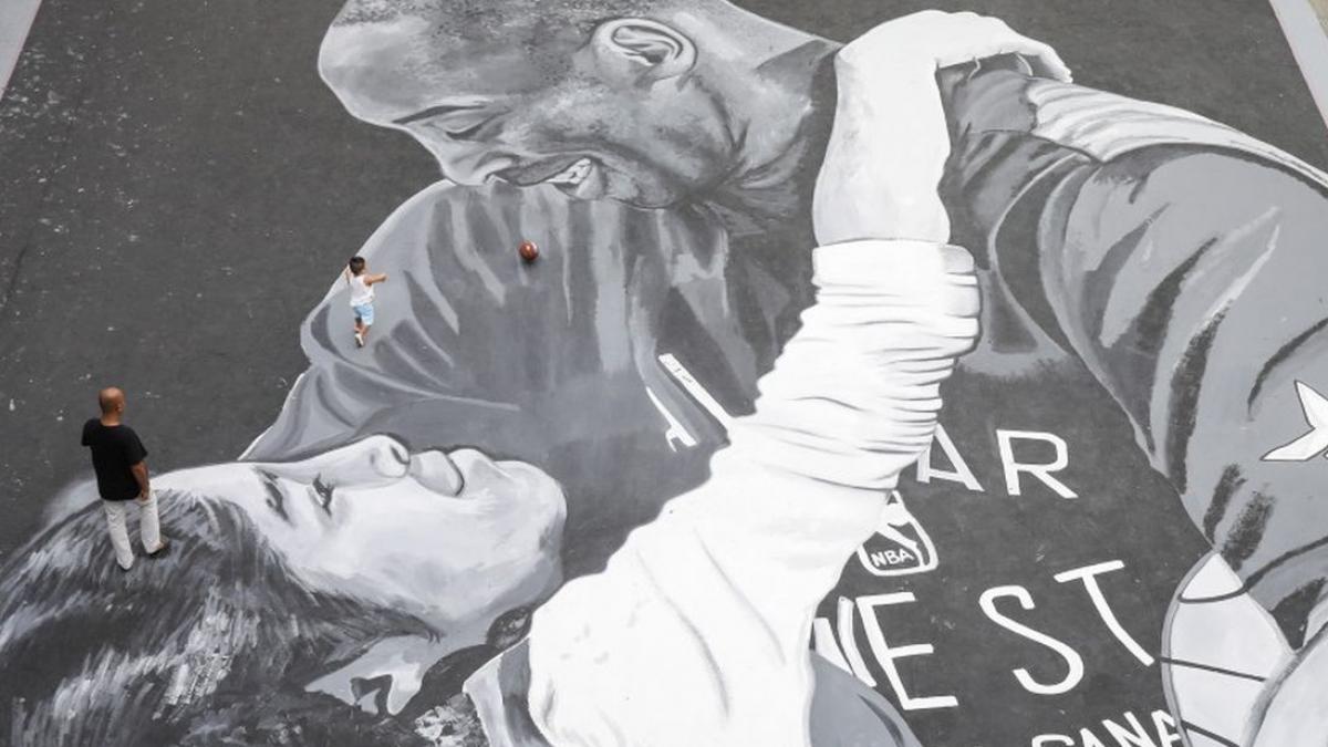 vaduva lui kobe bryant complet distrusa dupa ce si a pierdut sotul si fiica imaginea facuta publica