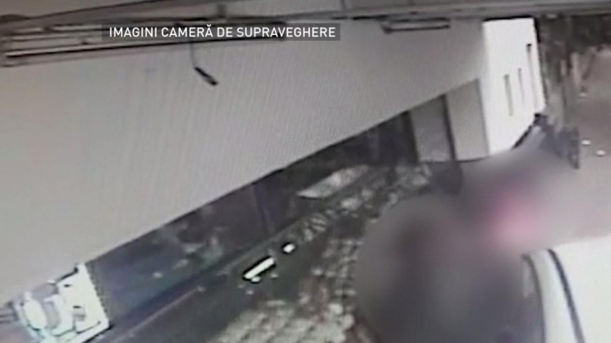 accident teribil surprins de camerele de supraveghere o femeie si nepoata ei au fost lovite cu