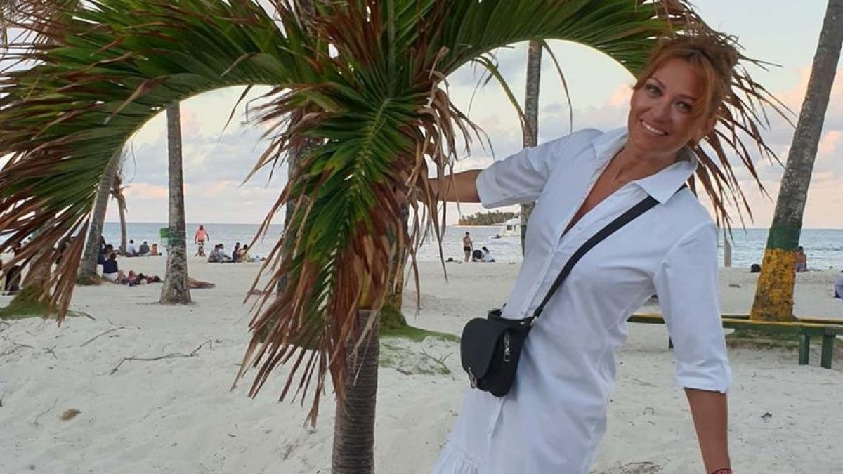 cum arata anca turcasiu in costum de baie la 49 de ani