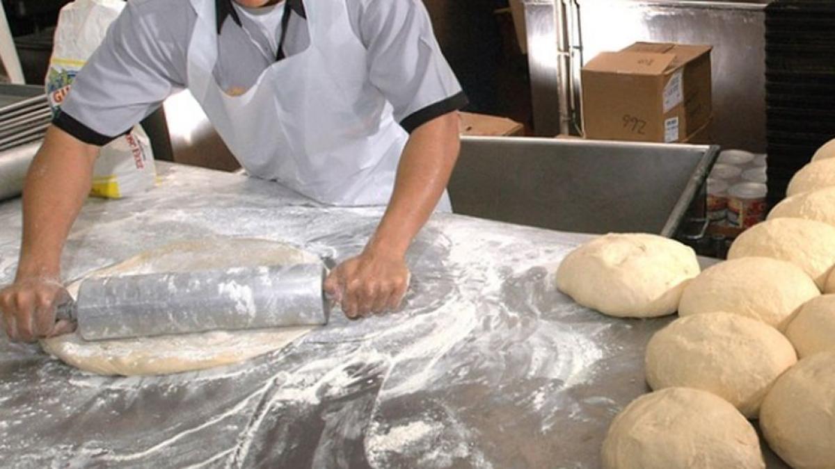 cei doi brutari din sri lanka vor fi scosi din procesul de productie a painii mesajul patronului