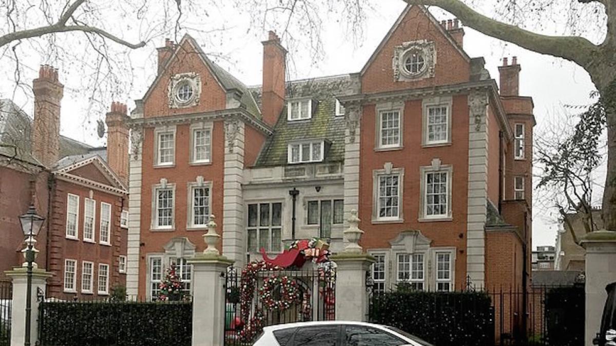 romanca pusa sub acuzare in jaful tamarei ecclestone purta cercei in valoare de 300 000 de lire