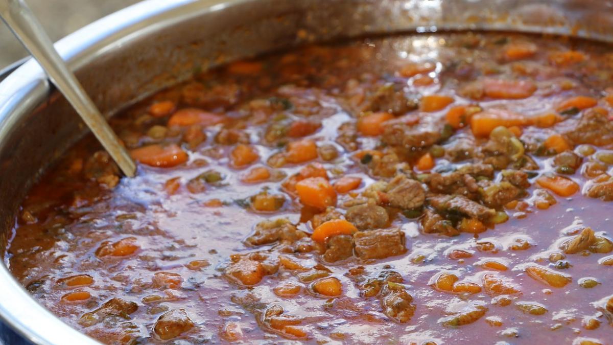 o fetita de 3 ani a murit dupa ce a cazut intr o oala cu mancare fierbinte la scoala bucatarul