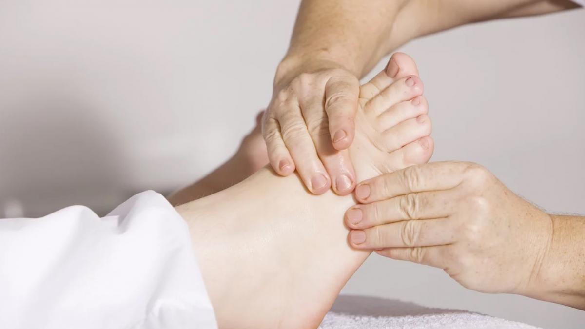 detaliul care iti poate salva viata ce se intampla cu picioarele inainte de un infarct