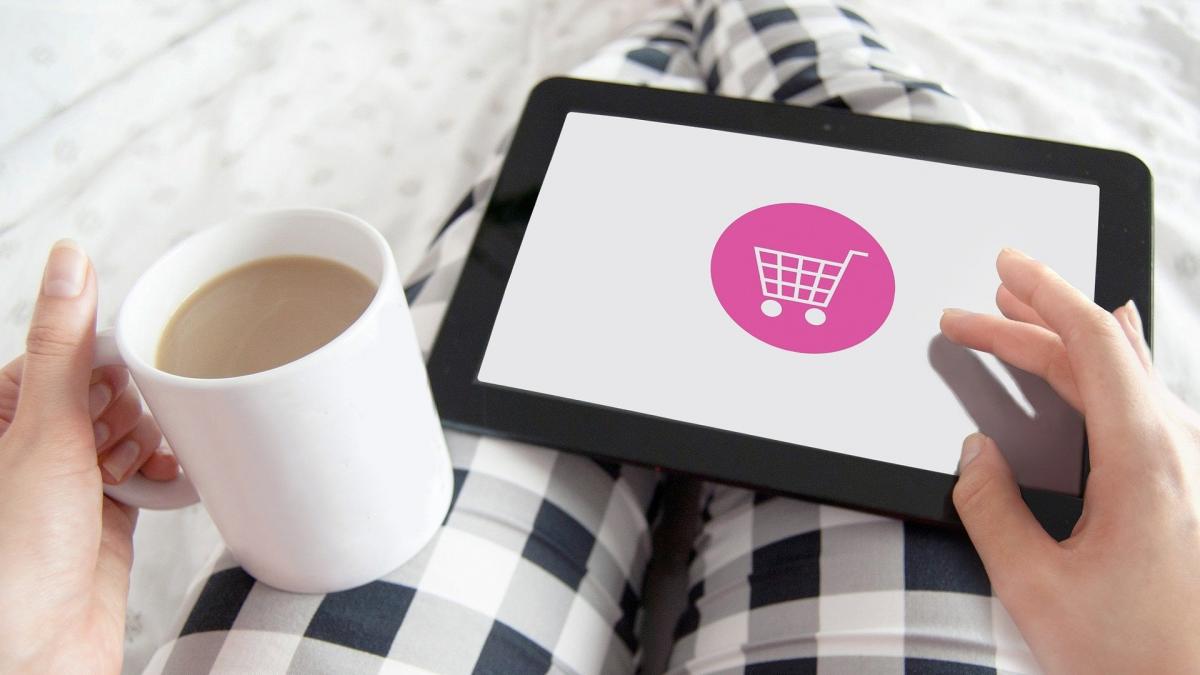 romanii adora cumparaturile online cat au cheltuit pe diferite categorii de produse