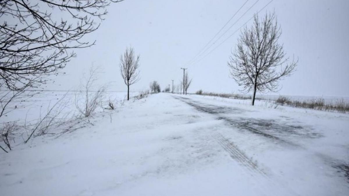 romania sub zapada zeci de mii de oameni din 16 judete au ramas fara energie electrica