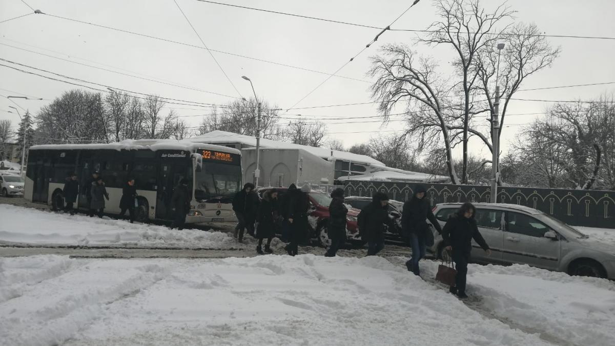 cum au circulat pietonii in aceasta dimineata pe strazile din bucuresti