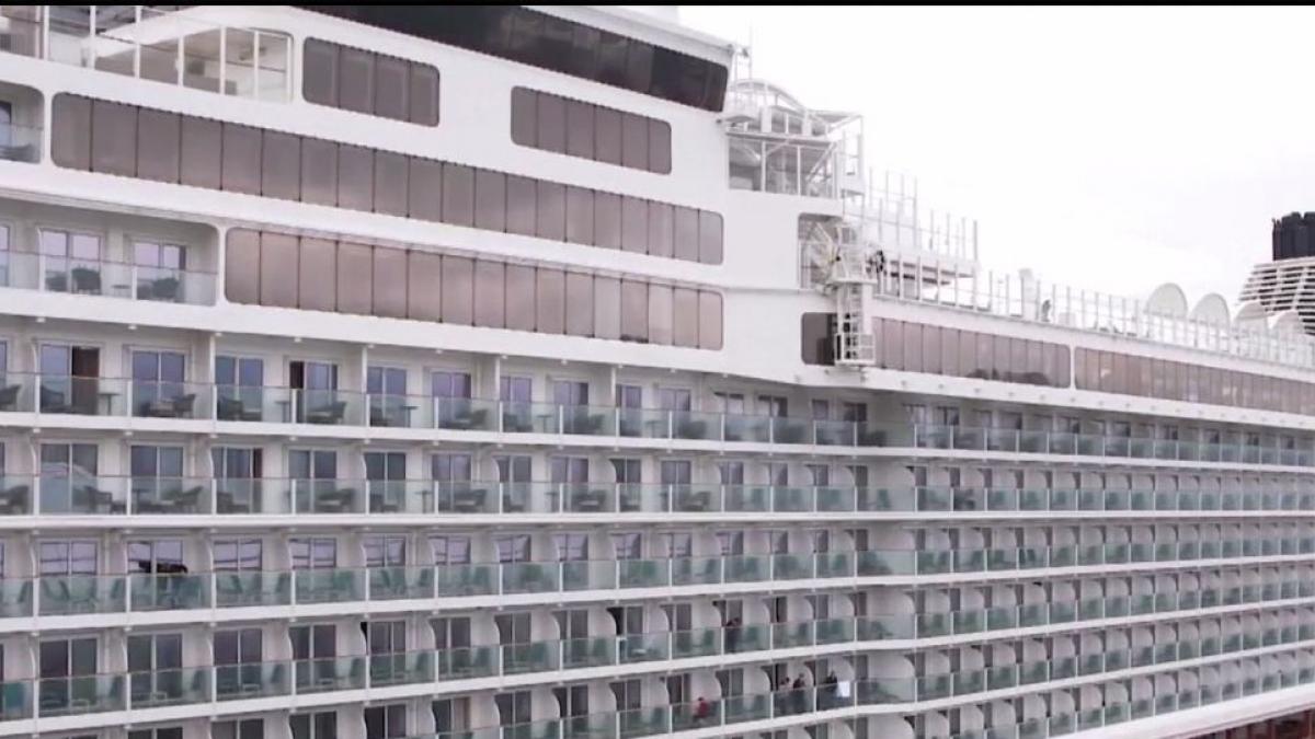 pasagerii aflati pe nava de croaziera din japonia unde se afla si 17 romani se plang de conditiile