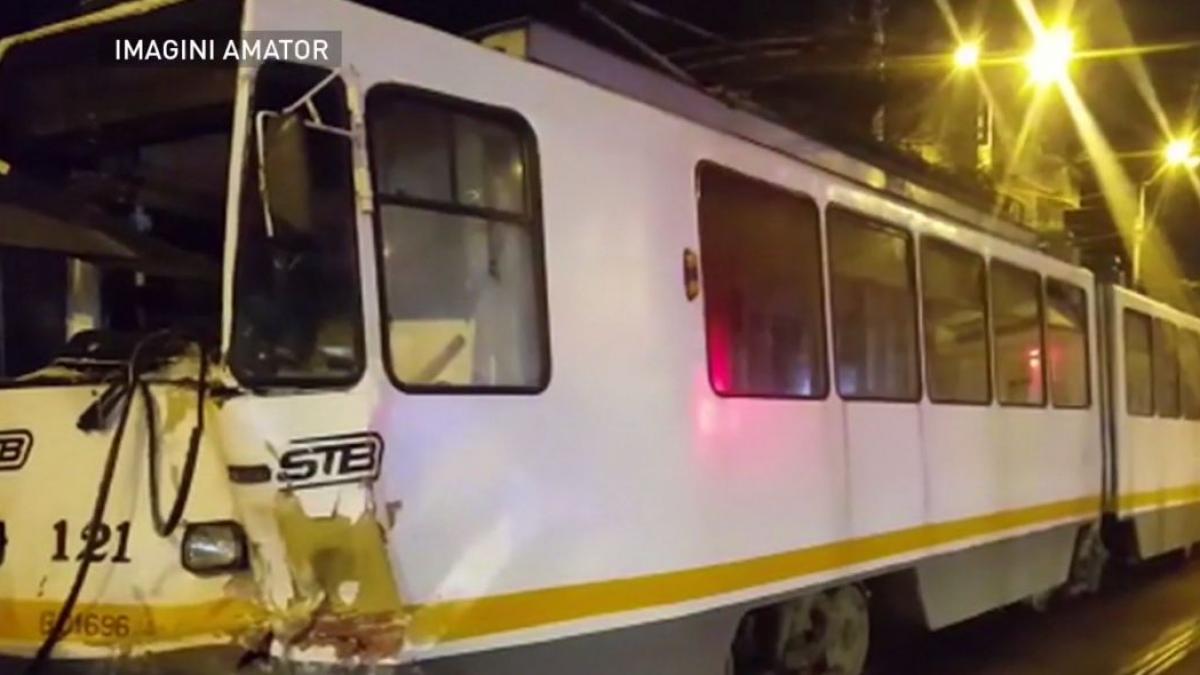 tramvaie ciocnite in capitala cinci oameni au ajuns la spital