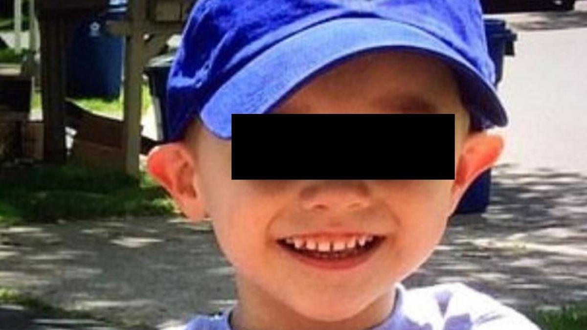baietelul de cinci ani a ajuns la spital cu taieturi si vanatai cand medicii l au intrebat ce a