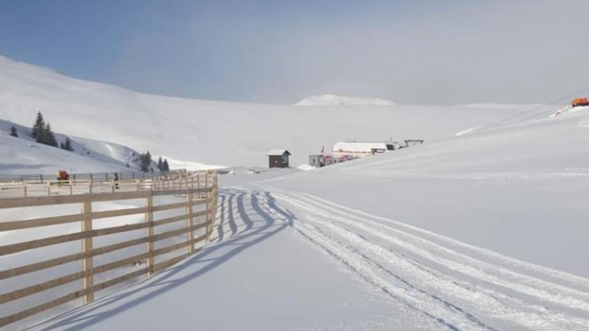 in capitala sunt temperaturi de primavara la sinaia strat gros de zapada galerie foto