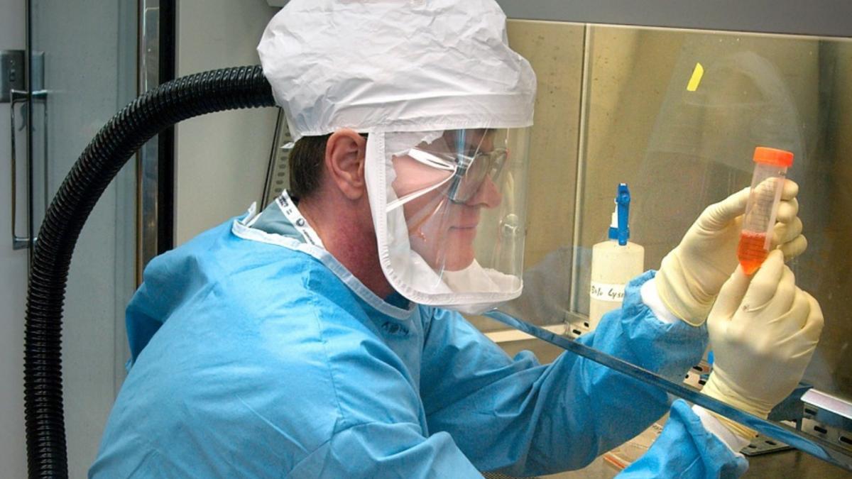 cine este romanul infectat cu coronavirus