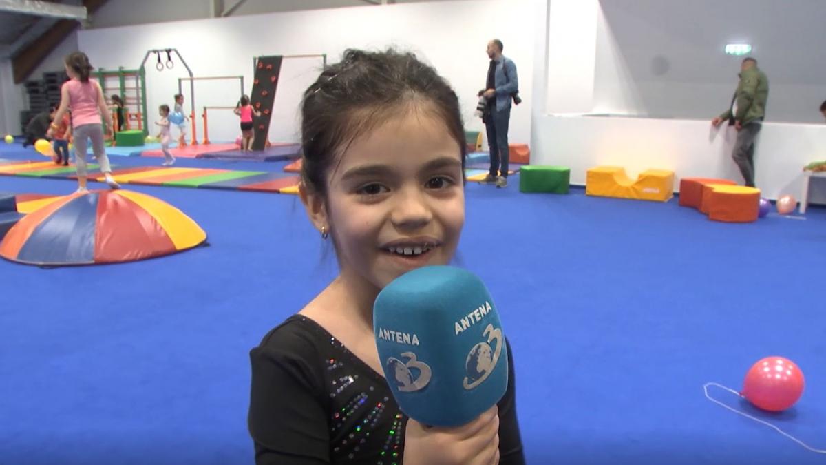maria anghel a facut senzatie in sala de gimnastica micuta a luat microfonul iar ce a urmat apoi a