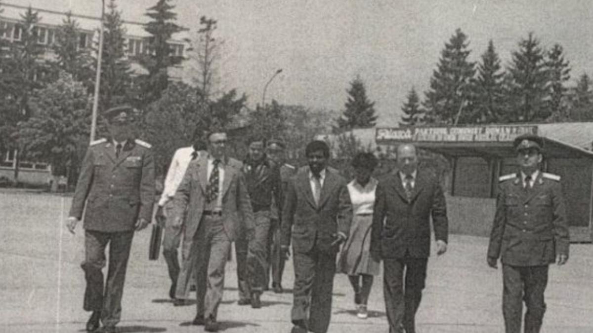 povestea congolezilor care au venit la campina in anii 70 ca sa se faca politisti pentru ca nu