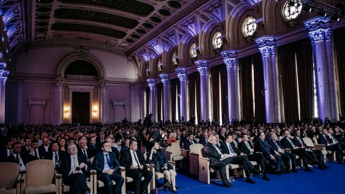 scandal cu huiduieli la intalnirea primarilor pnl