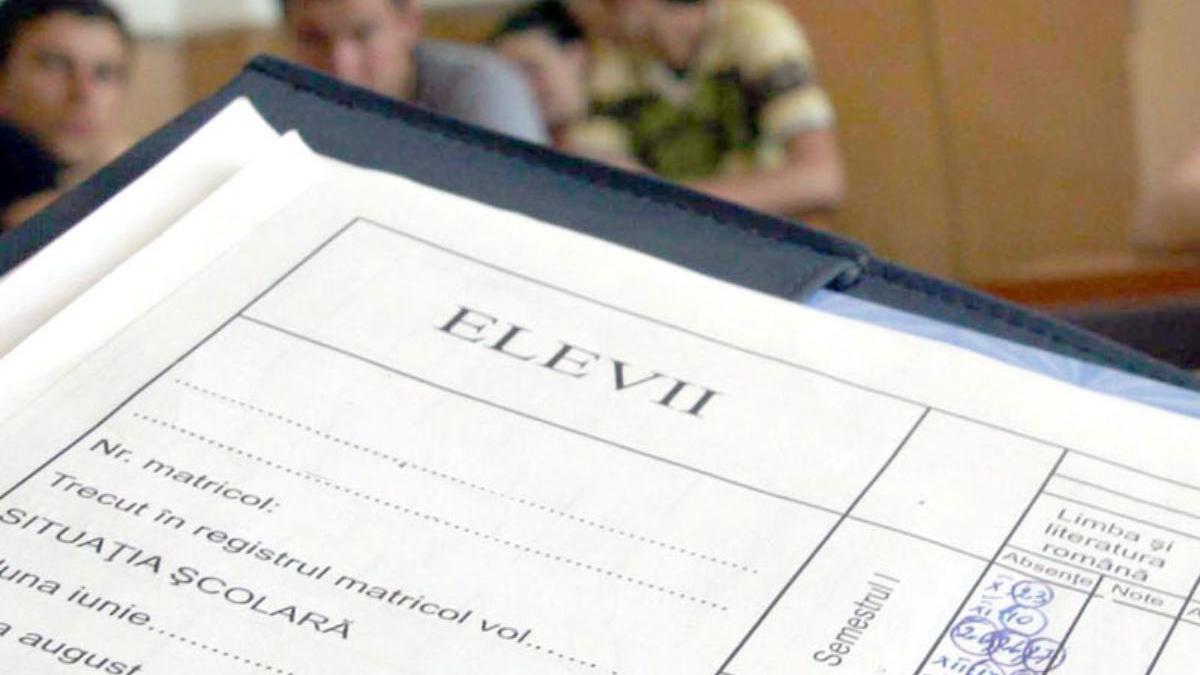 doi elevi au dat foc cataloagelor scolare in giurgiu