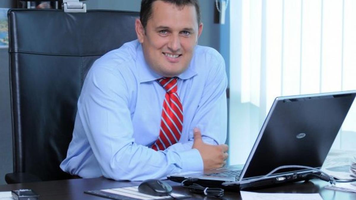 gheorghe piperea exaltatul jucator la pacanele a creat deficit din pix veti avea euro la 5 2 lei