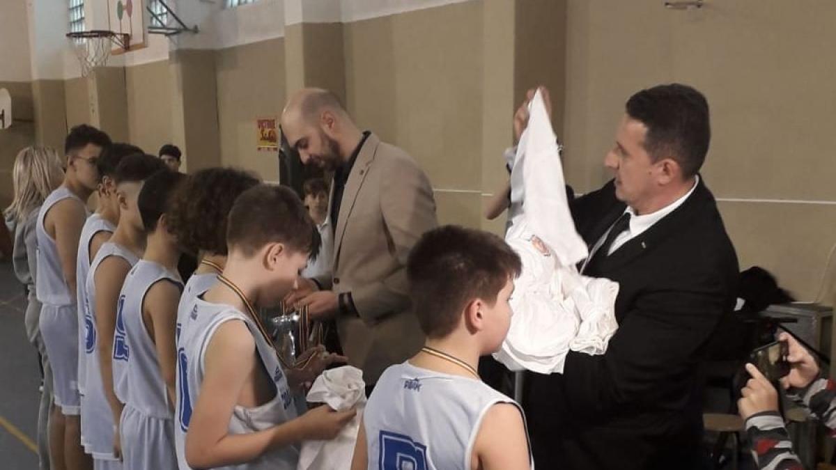 micii baschetbalisti din sectorul 4 premiati de umanisti