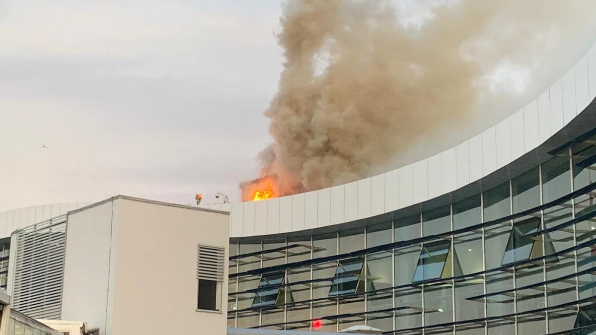 incendiu pe aeroportul otopeni sute de persoane de la terminalul plecari au fost evacuate