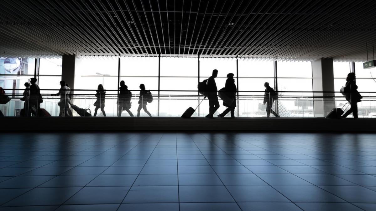 masuri radicale luate pe aeroportul otopeni de teama coronavirusului primele imagini cu culoarul