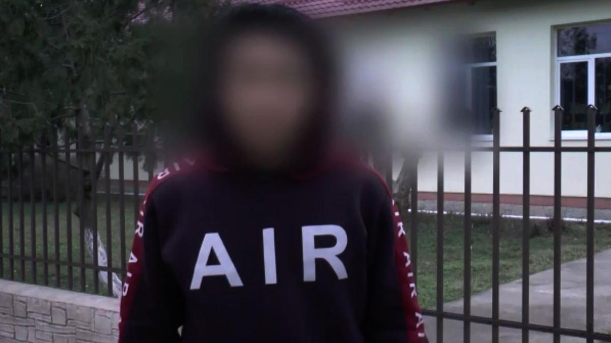 copil batut in sectia de politie