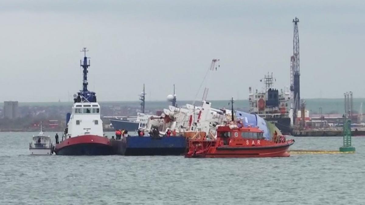 nava rasturnata in catastrofa de la midia a fost adusa la tarm