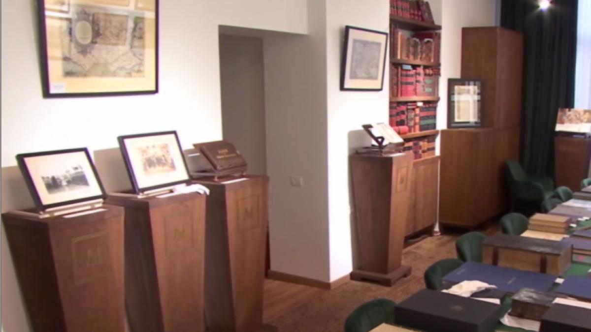 carti fotografii licitatie