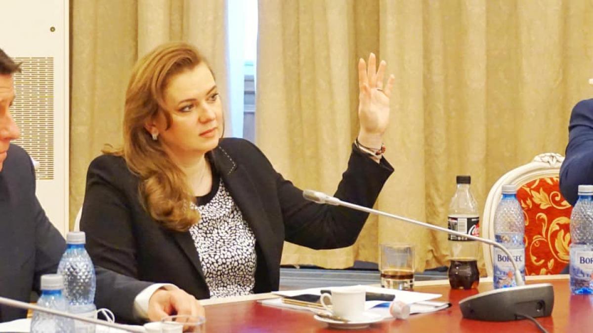 roberta anastase revine la butoane